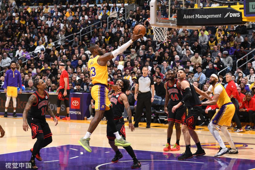 皇马vs多特历史交锋战绩：皇马8胜5平3负占优，最近6场4胜2平.